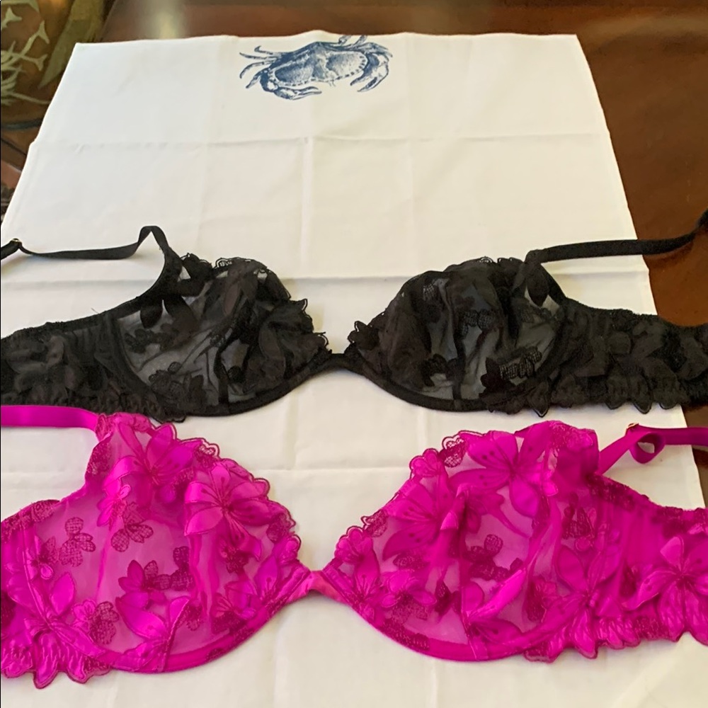 SOLD !!Victoria’s Secret Elegant Black and Pink Lace Bras 38c